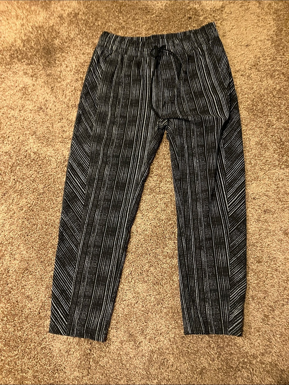 ATHLETA. Women’s black & white ankle pants. Size 6. Striped Drawstring Pants.